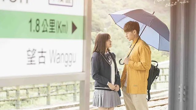 Phát cuồng với bộ ảnh thanh xuân của `chú` Isaac và bạn gái trong MV mới